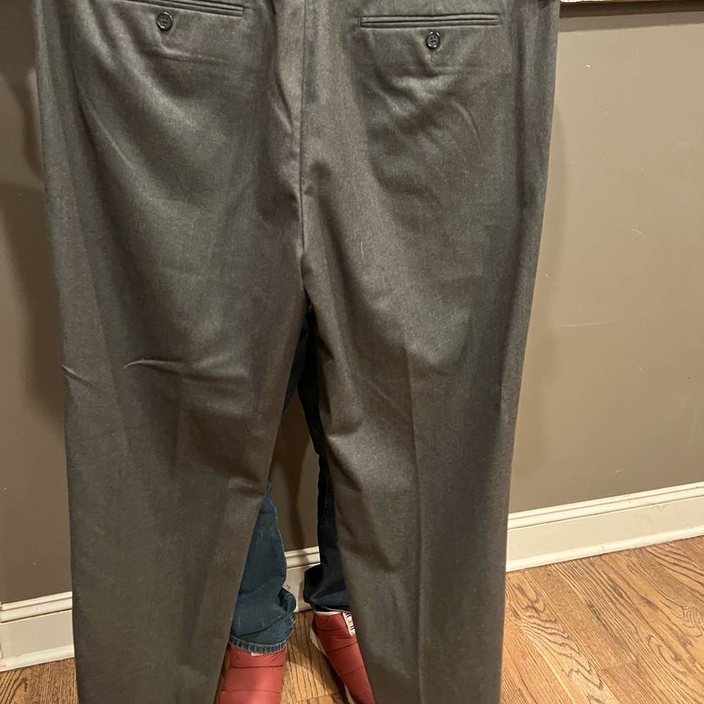 Banana Republic NWT  100% Virgin Italian Wool Grey Tapered, lined to knee,